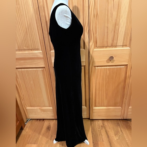 Lauren Ralph Lauren Elegant Vintage V-Neck Black Velvet Sleeveless Maxi Dress - Picture 4 of 13